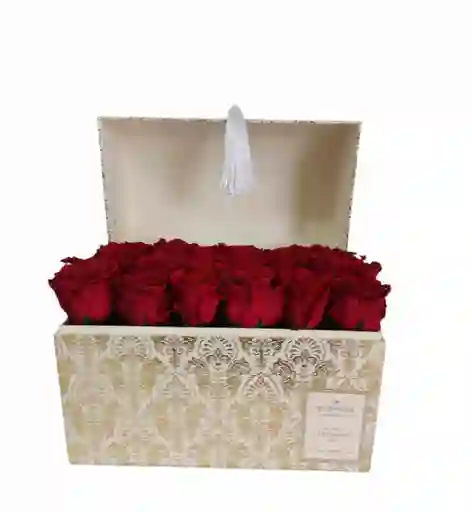 Baùl Versalles Blanco Por 24 Rosas Preservadas Rojas