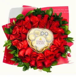 Rosas Y Chocolates En Forma De Corazón