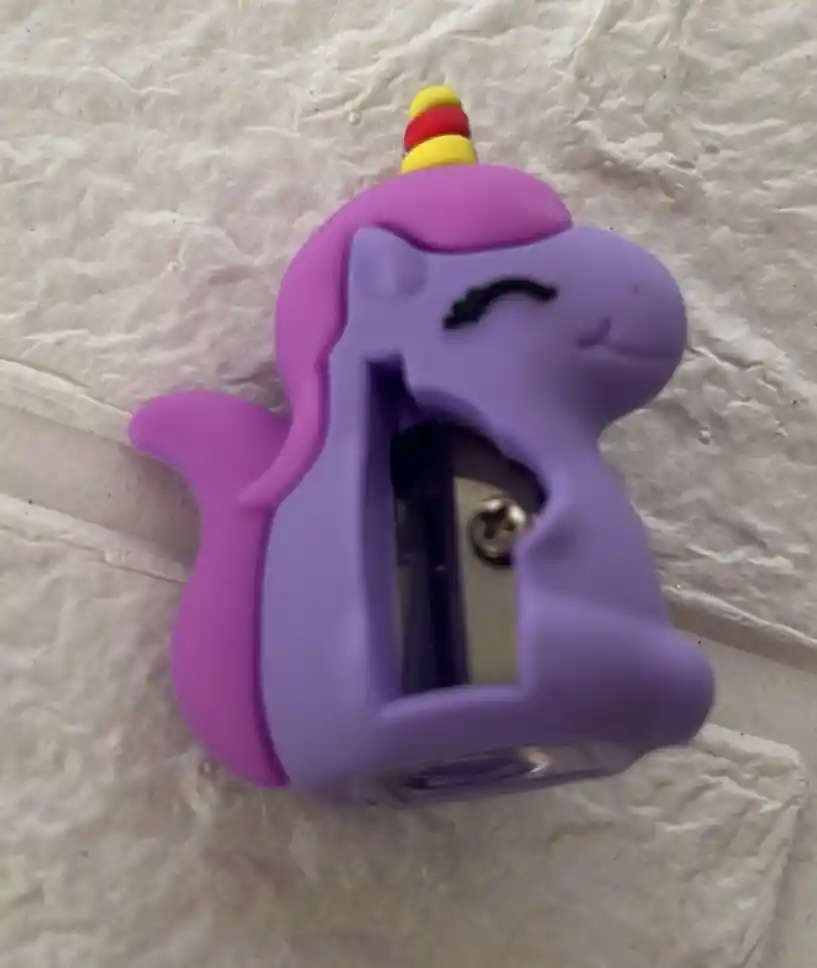 Sacapunta Lapiz Delgado Unicornio Morado