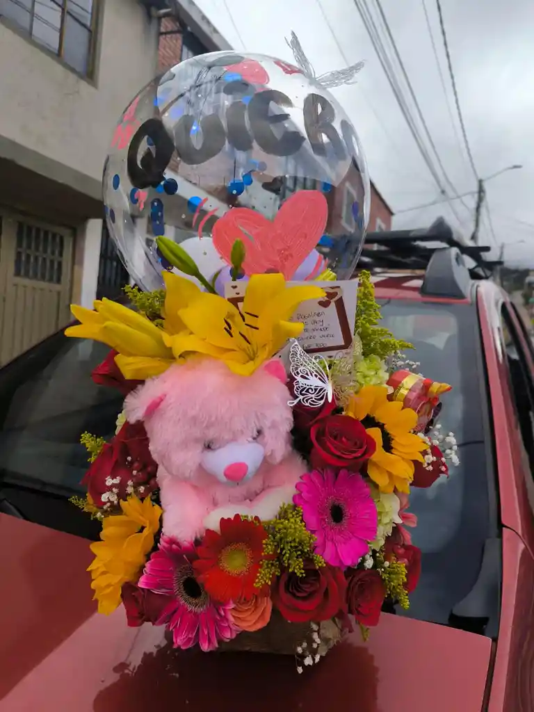 Arreglo Floral Peluche, Globo Burbuja, Chocolates