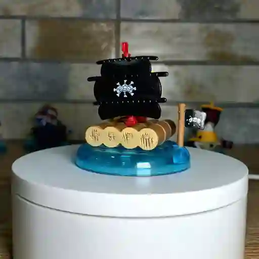 Barco Pirata De Marshall D. Teach En One Piece