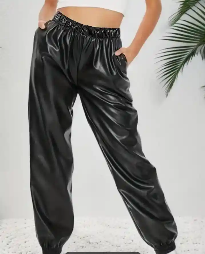 Jogger Cuerina Cintura Elastica