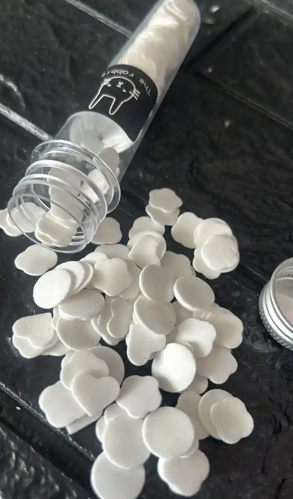 Jabon En Petalos Blancos Cilindro