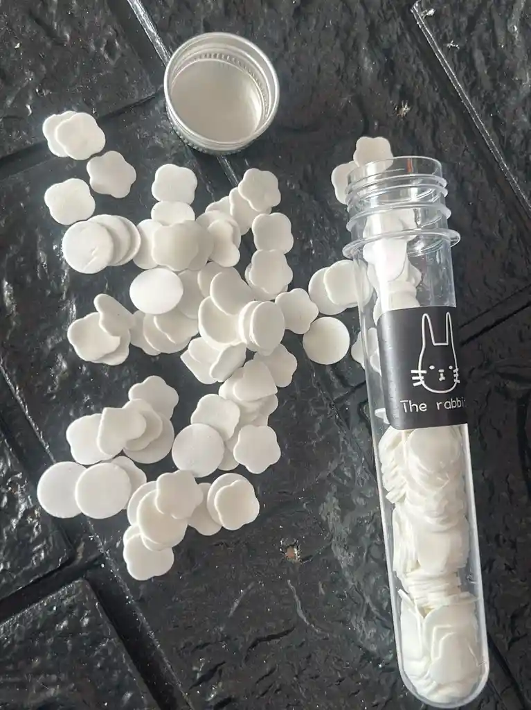 Jabon En Petalos Blancos Cilindro