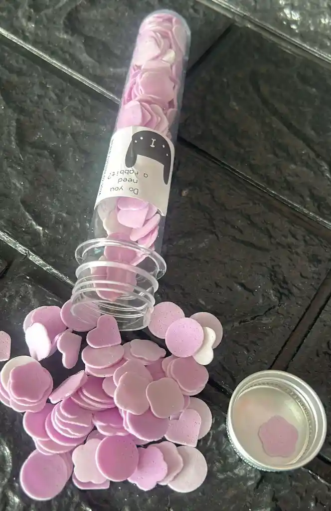Jabon En Petalos Lila Cilindro