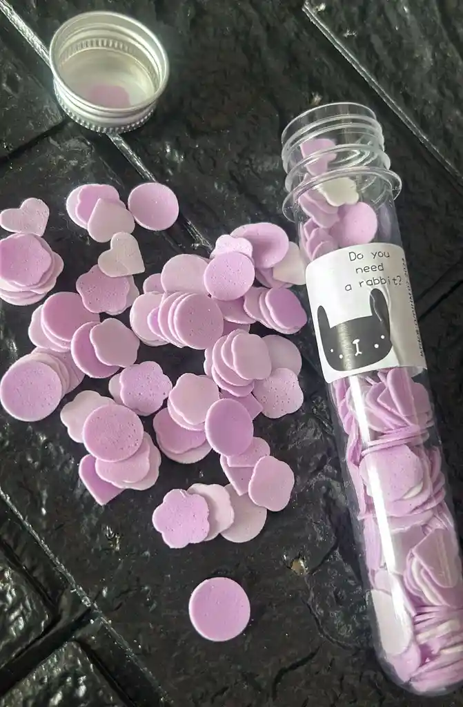 Jabon En Petalos Lila Cilindro