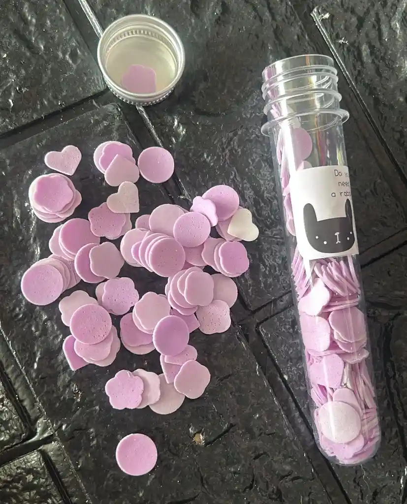 Jabon En Petalos Lila Cilindro