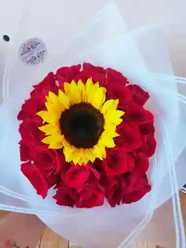 Ramo De Rosa Con Girasoles
