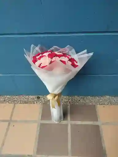 Ramo De Rosas Con Claveles