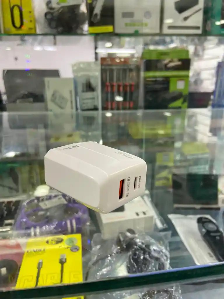 Cargador Puerto Jq 145 Usb 3.0 Y Puerto Dp C A 20w + Cable Tipo C A Tipo C