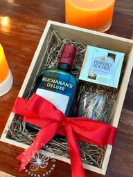 Detalle Ancheta Caja Fina Deluxe De Whisky Y Chocolates.