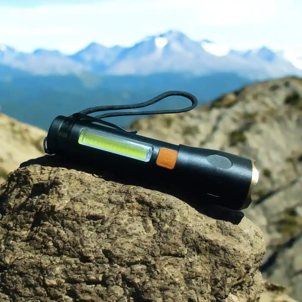 Linterna 5 Modos De Luz, Recargable, Usb Con Zoom Xpe-cob