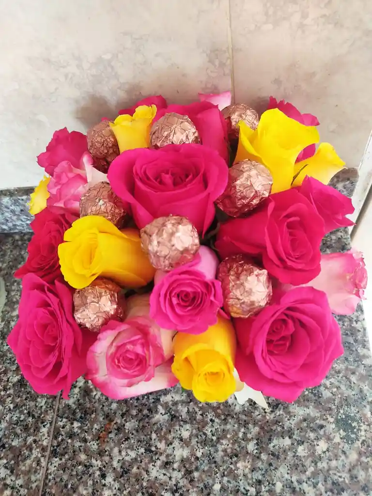 Cubo De Rosas