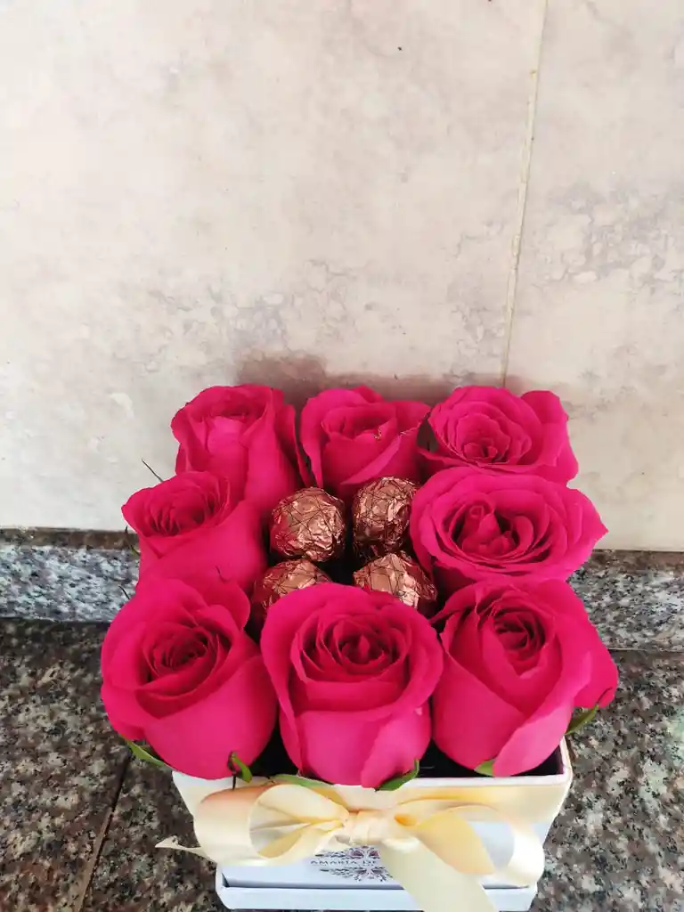 Cubo De Rosas Y 4 Ferreros
