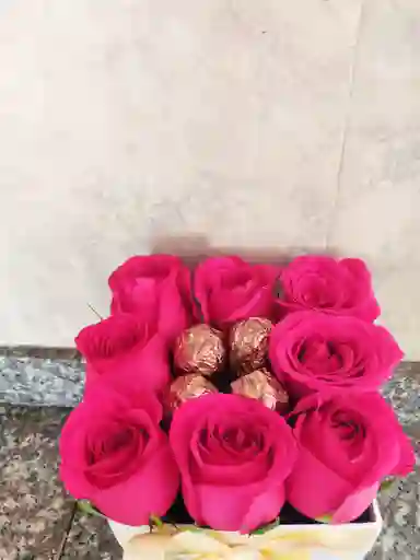 Cubo De Rosas Y 4 Ferreros