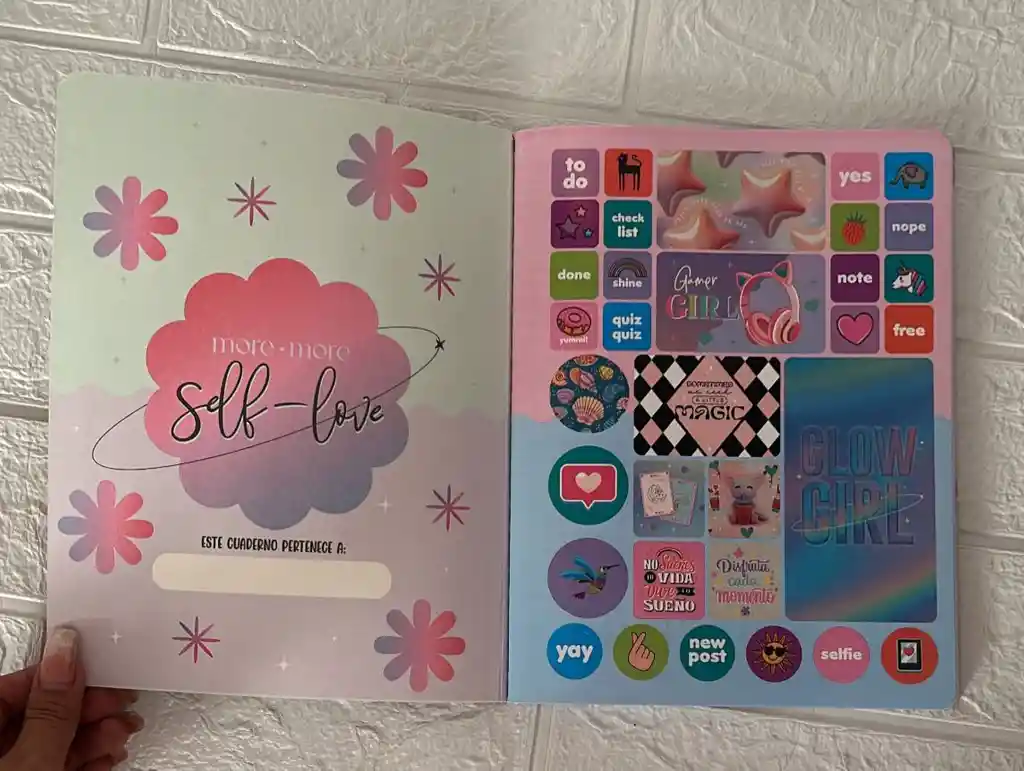 Cuaderno Cocido 100 Hojas Cuadros Niña Expresarte Norma Con Stickers