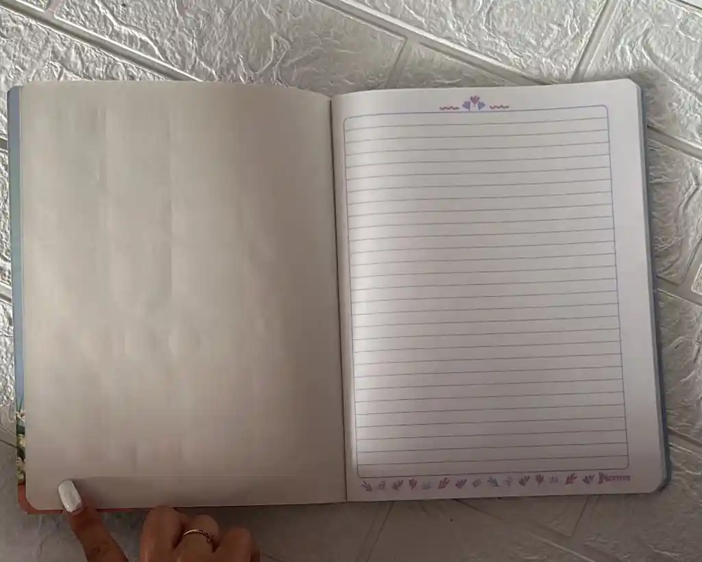 Cuaderno Cocido 50h Linea Niña Peluches Con Aroma Y Stickers