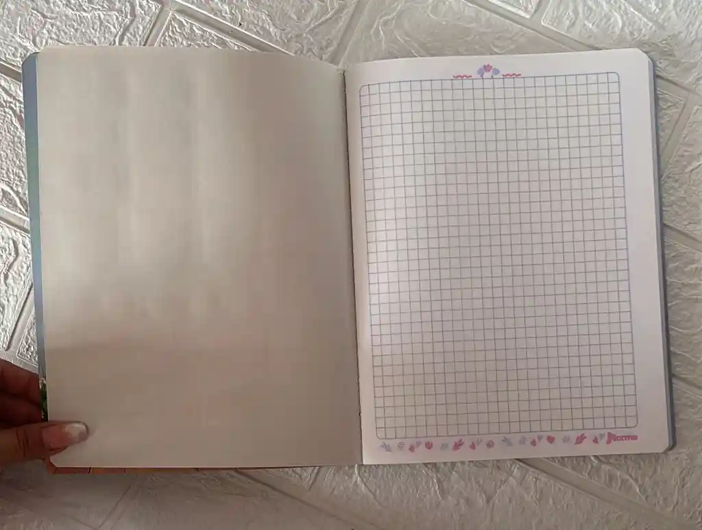 Cuaderno Cocido 100h Cuadros Niña Peluches Con Stickers Y Aroma
