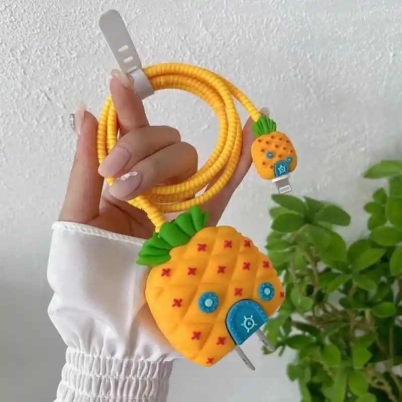 Kit Protector Funda Piña Bob Sponge Forro Cargador Iphone 20w