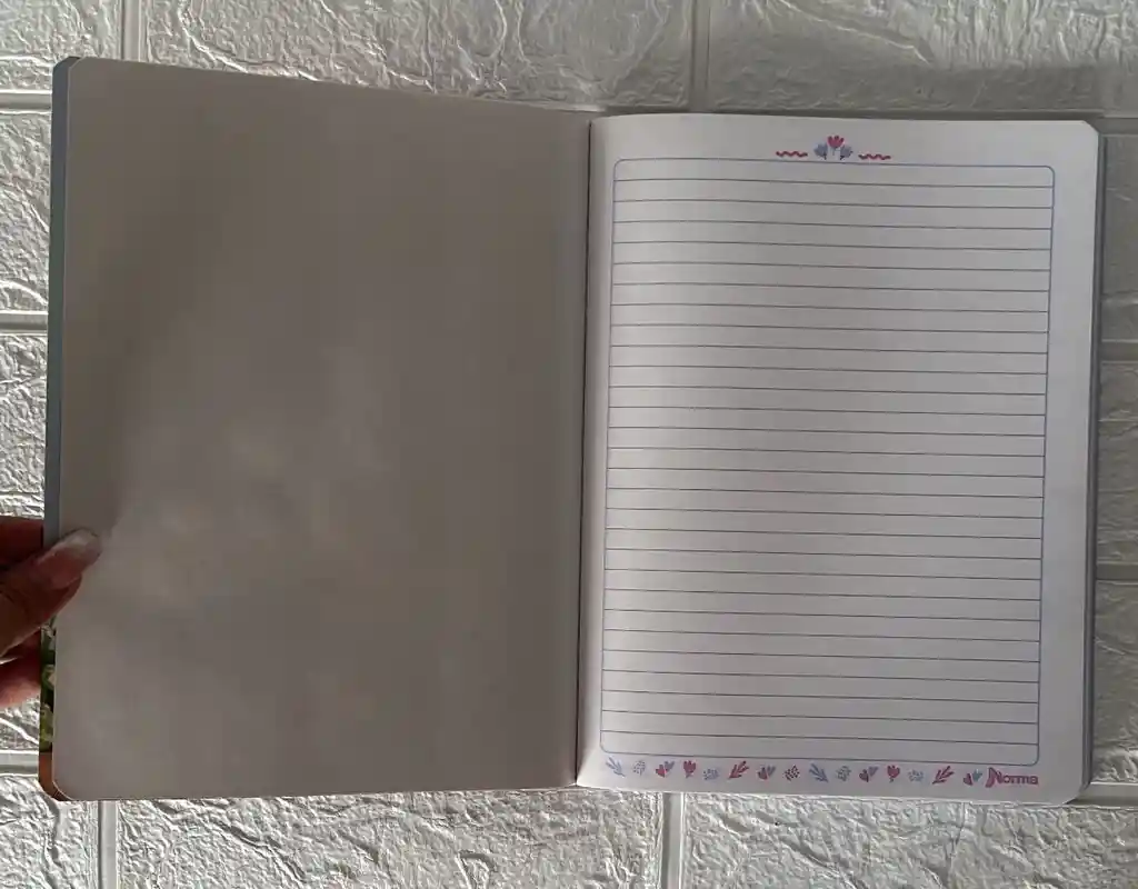 Cuaderno Cocido 100h Linea Niña Peluches Con Stickers Y Aroma