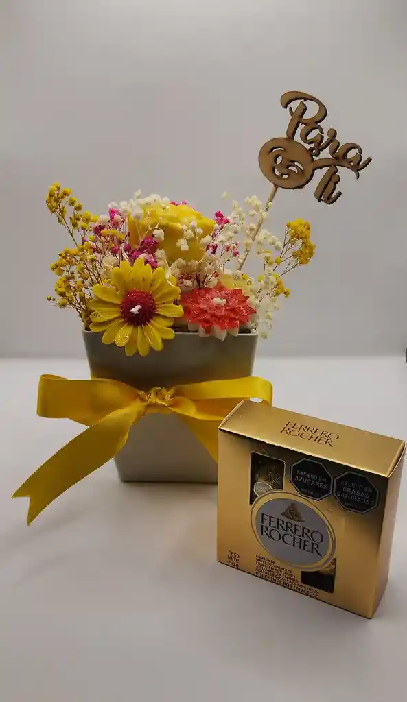 Arreglo Floral Jardín Vivo Con Ferrero