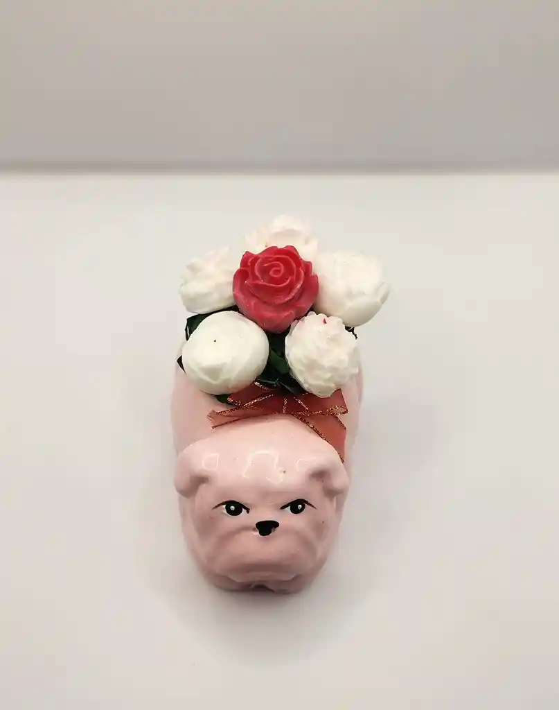 Porcelana Bulldog Con Mini Rosas En Cera De Soja