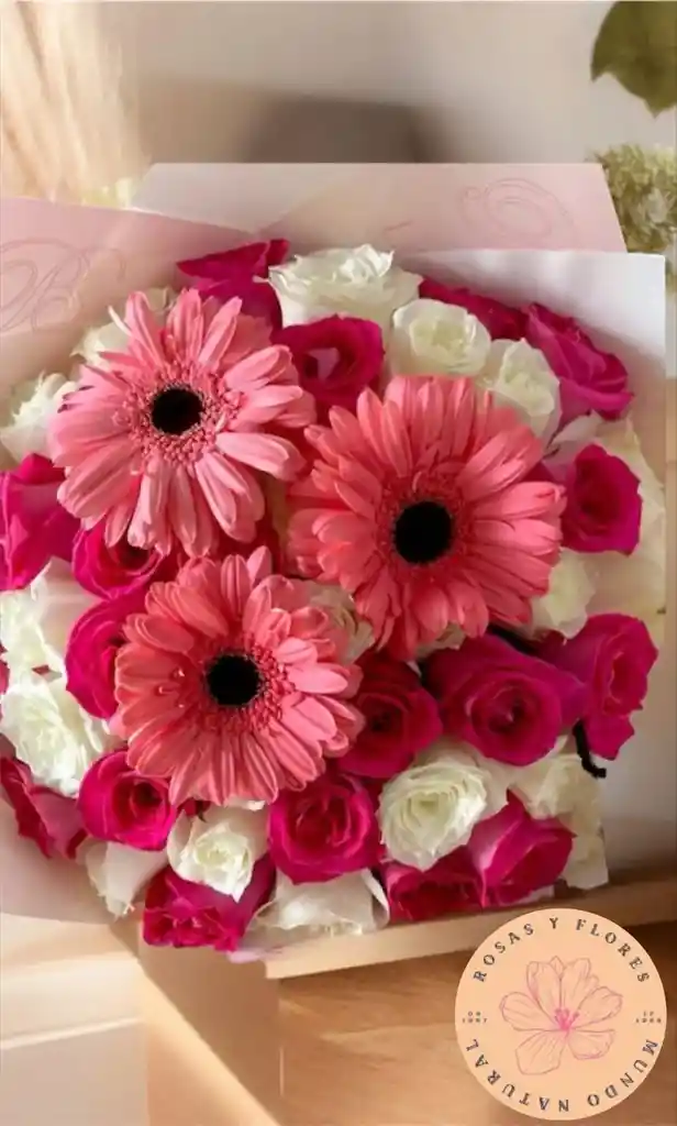 Flores Rosas Fucsias, Rosas Blancas Y Gerberas