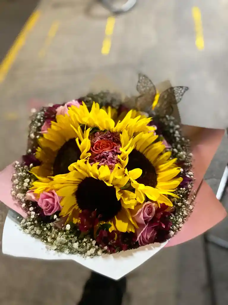 💐 Ramo Bouquet Girasol + Rosas💝