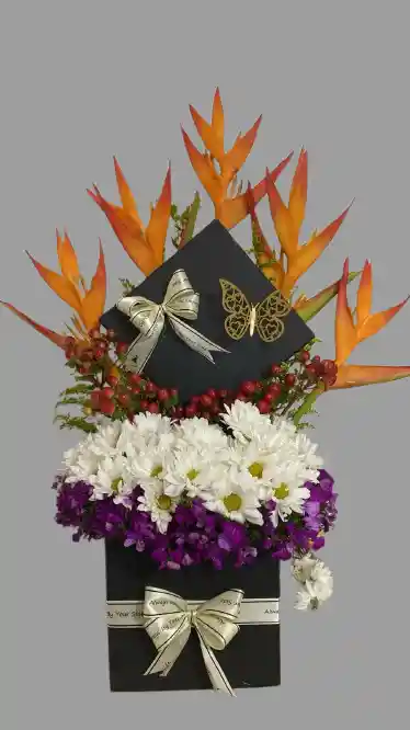 💐 Arreglo Floral Caja Cuadrada Heliconias