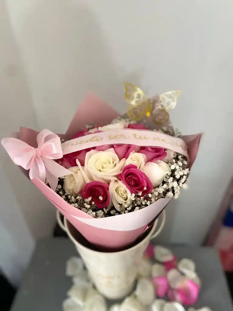 💐 Ramo De Flores Bouquete Buchon 25 Rosas En Dos Tonos