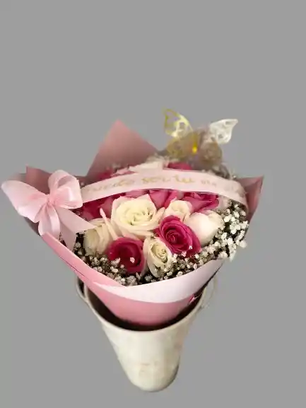 💐 Ramo De Flores Bouquete Buchon 25 Rosas En Dos Tonos