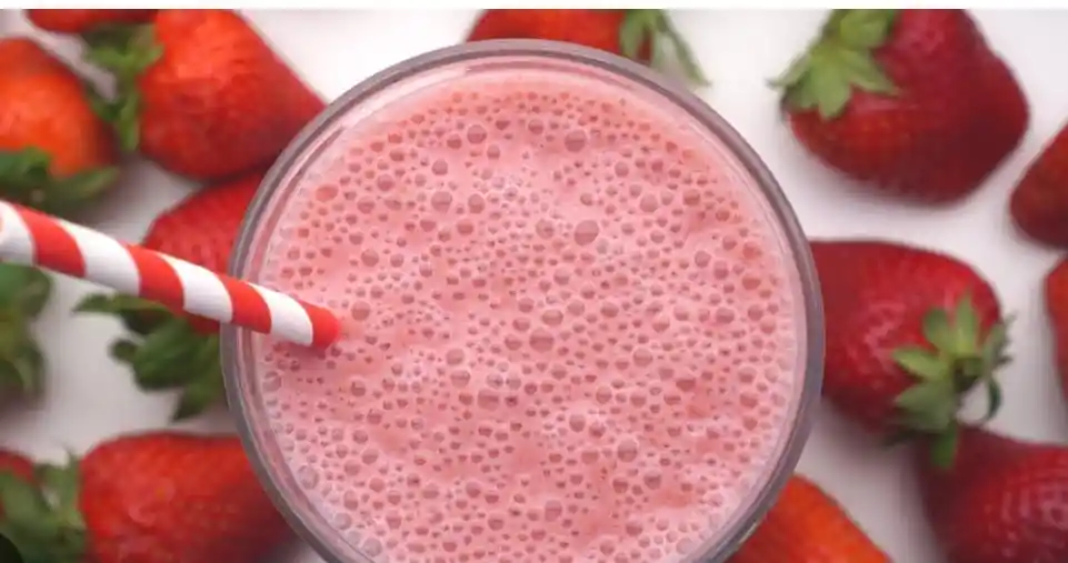 Jugo De Fresa En Leche