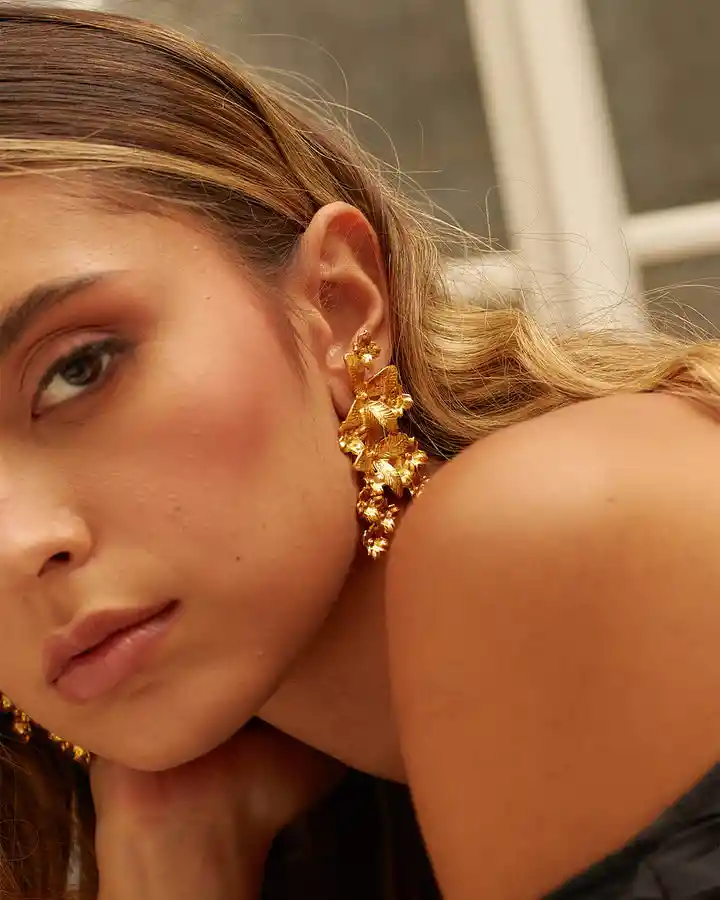Luna Mar Aretes Rambutan Dorados