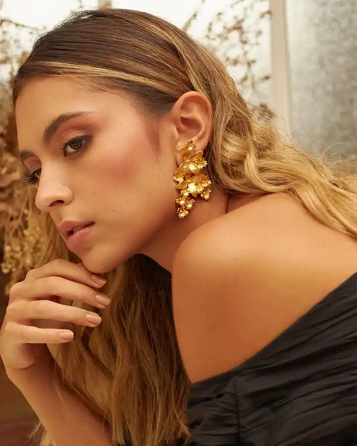 Luna Mar Aretes Rambutan Dorados
