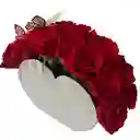 Arreglo De San Valentín Con Rosas Rojas En Caja Cartera Con Mariposas.