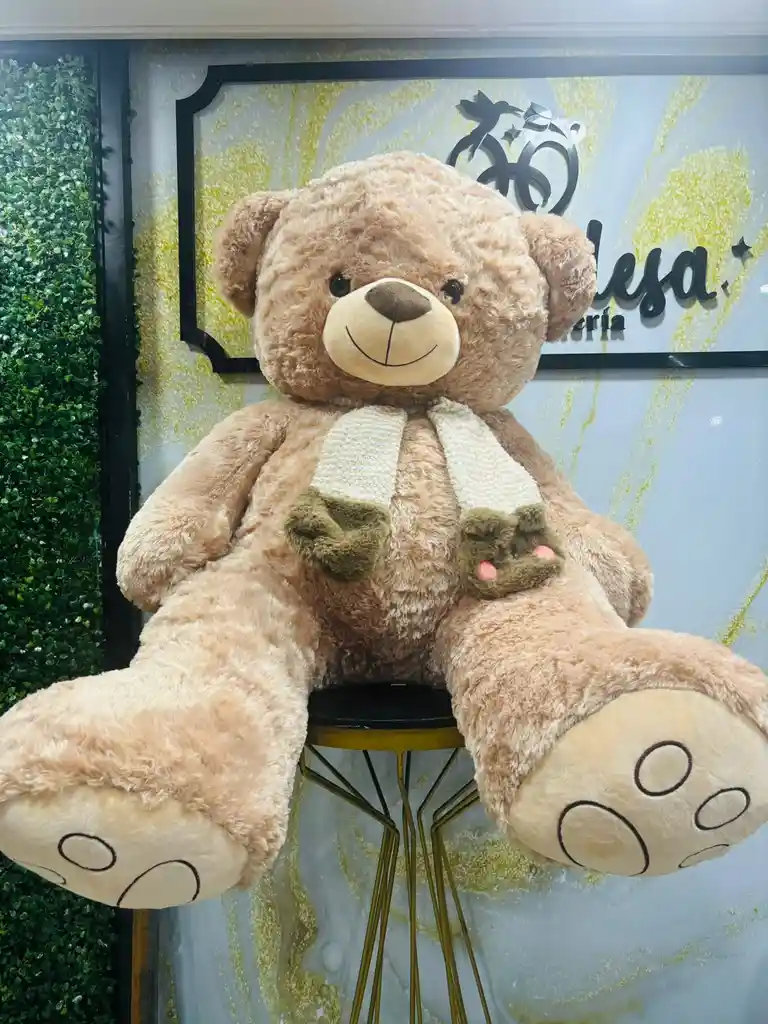 Oso Peluche Con Corbata En Ositos Color Cafe Claro Tipo Crema, 1.20 Cm