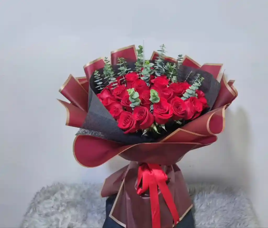 Bouquet De 24 Rosas Eucalipto