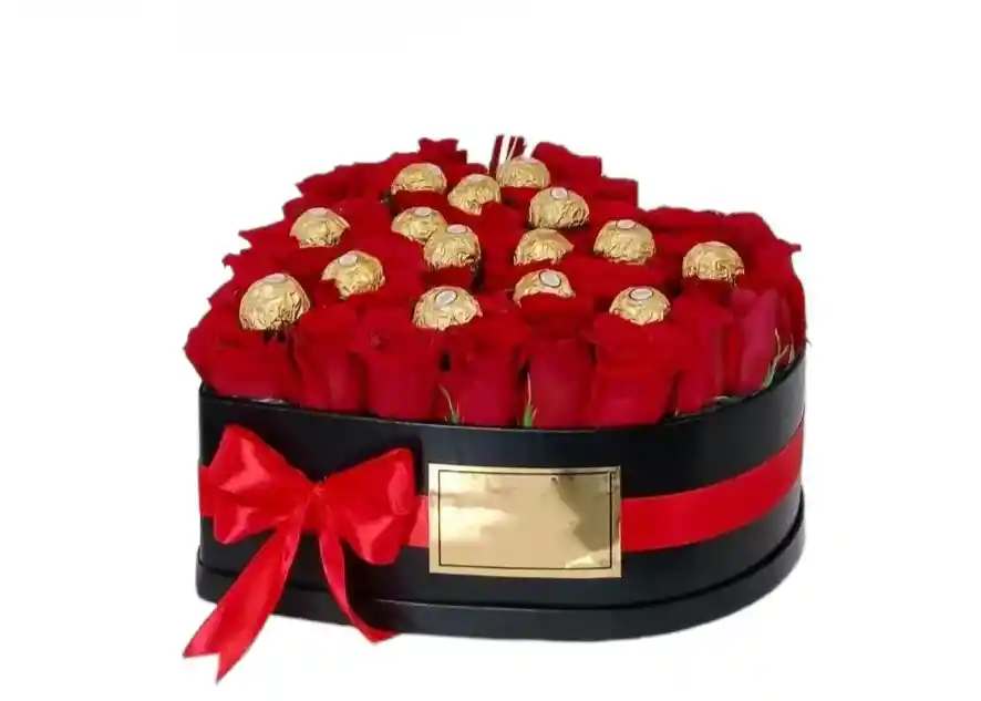 Corazon De 50 Rosas Rojas Con 15 Ferreros