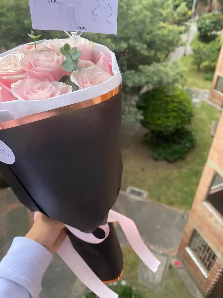 12 Rosas Con Eucalipto Estilo Princesa