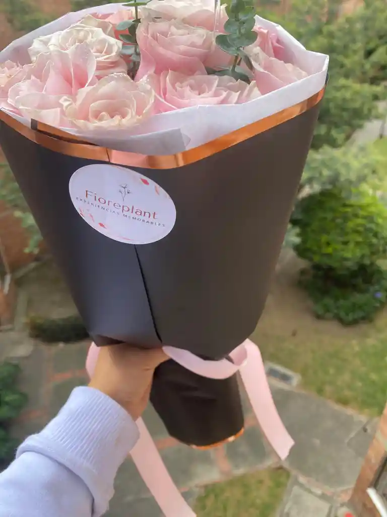 12 Rosas Con Eucalipto Estilo Princesa