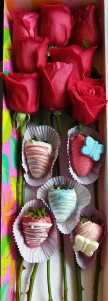 Detalle De Rosas Con Fresas Con Chocolate