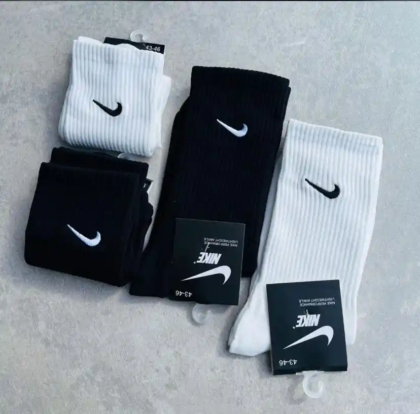 Medias Tipo Nike Bordadas Surtida