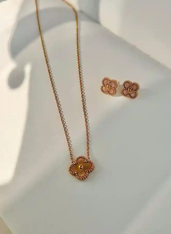 Set Collar + Aretes Trébol Dorado