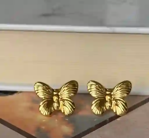 Aretes Mariposa Dorada Pequeña