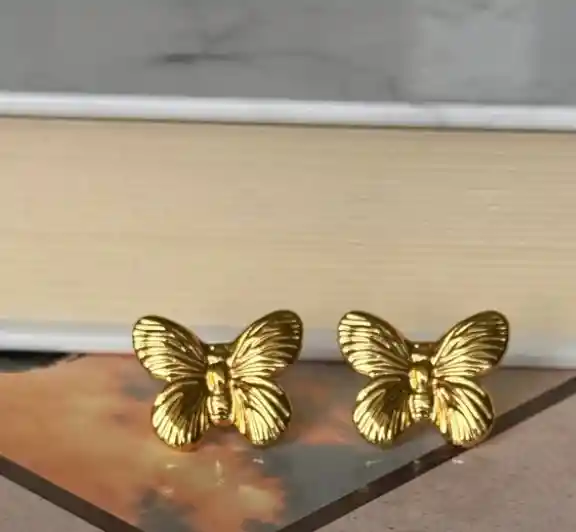 Aretes Mariposa Dorada Pequeña
