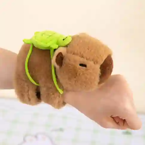 El Peluche De Capibara De Mano