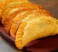 4 Empanadas Mortadela Pollo Huevo + 4 Limonadas