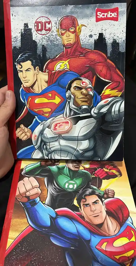Cuaderno Cuadriculado Liga De La Justicia Justice League Dc Cosido 100 Hojas Scribe Con Stickers Escarchados Para Hombre