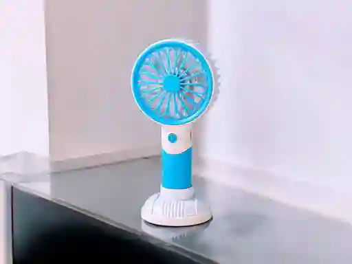 Mini Ventilador De Mano Portátil Con Base Recargable Por Usb 3 Velocidades (blanco/azul)