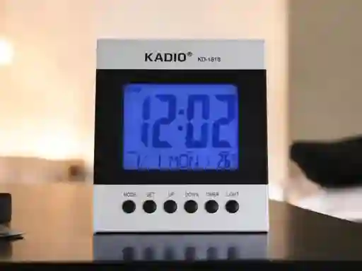 Reloj Multifuncional Alarma Digital, Sensor Calendario Y Termómetro (negro/plateado